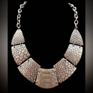 Premier Designs Reptile
Scale Statement
Necklace